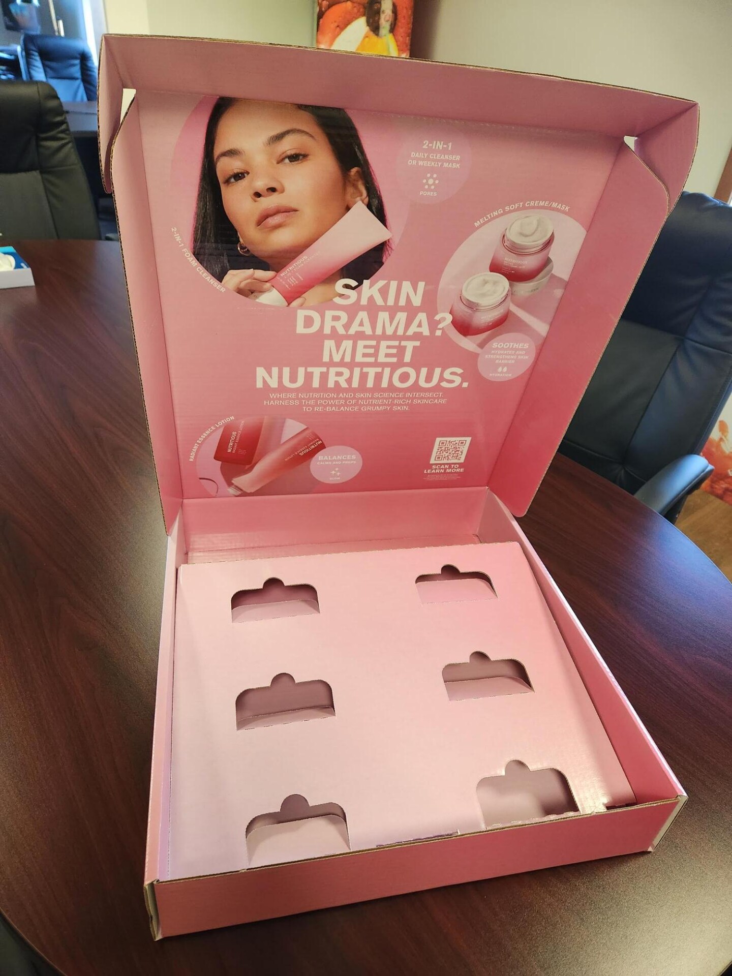 Cosmetic Packaging for Estee Open